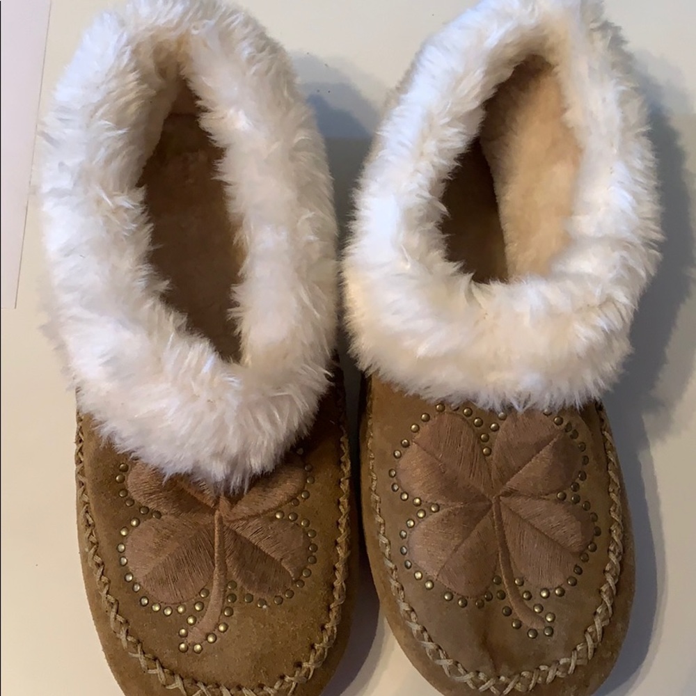 Lucky Brand fuzzy slippers